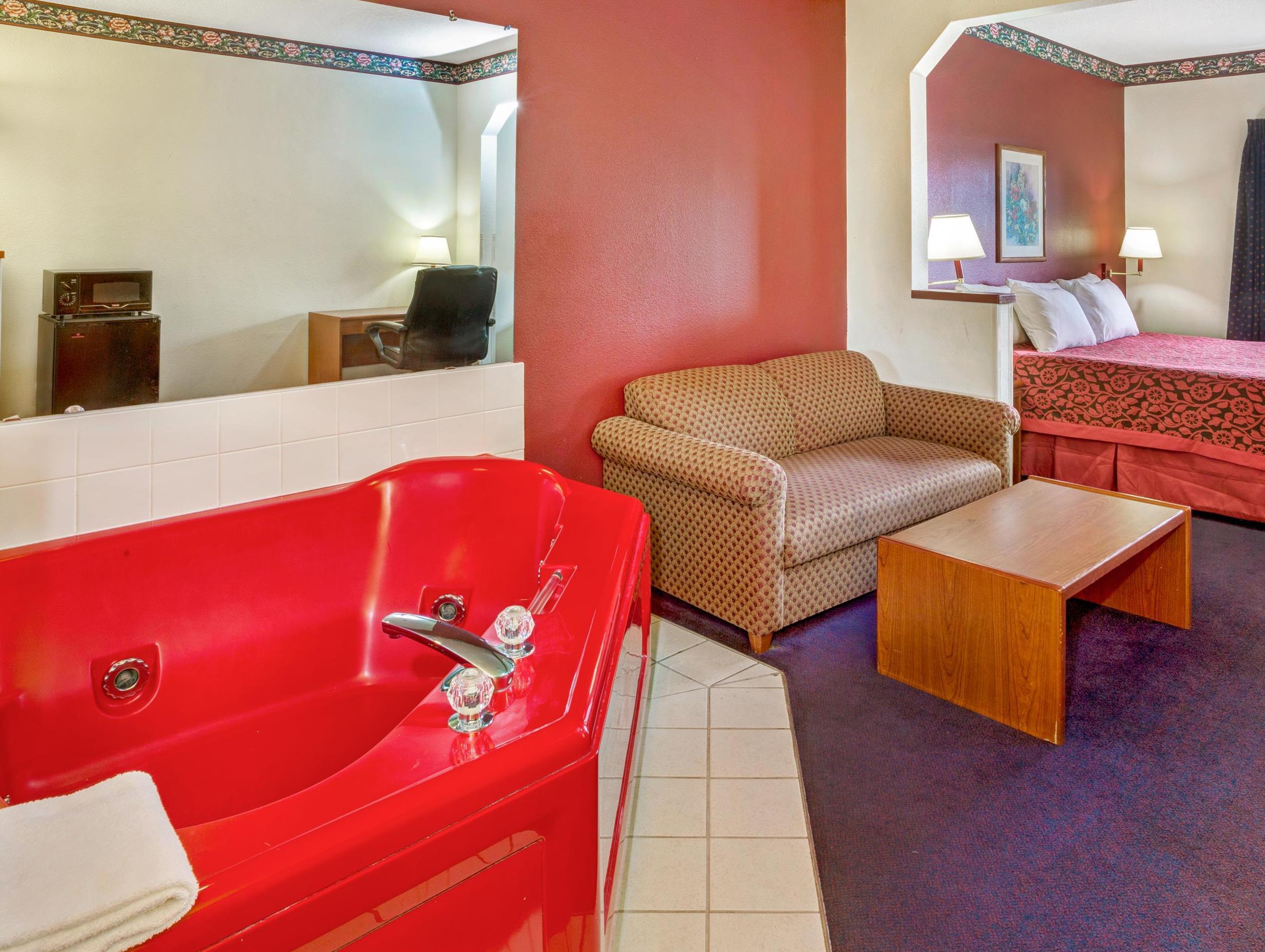 Days Inn & Suites By Wyndham Gresham Exterior photo